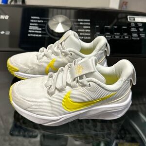 Nike toddler shoes Size 11c